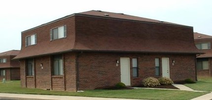 Field Pointe Townhomes in Newark, OH - Building Photo - Building Photo