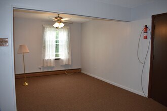 8435 S 81st Ave in Justice, IL - Foto de edificio - Building Photo