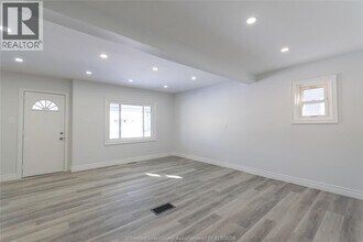 1819 Francois Rd in Windsor, ON - Foto de edificio - Building Photo