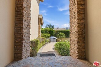 6003 County Oak Rd in Los Angeles, CA - Building Photo - Building Photo