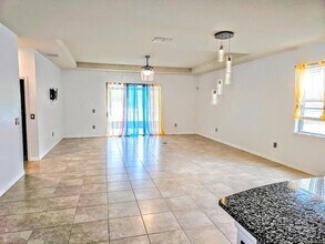 8594 Rindge Rd in Polk City, FL - Foto de edificio - Building Photo