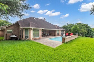121 April Waters Dr N in Montgomery, TX - Building Photo - Building Photo