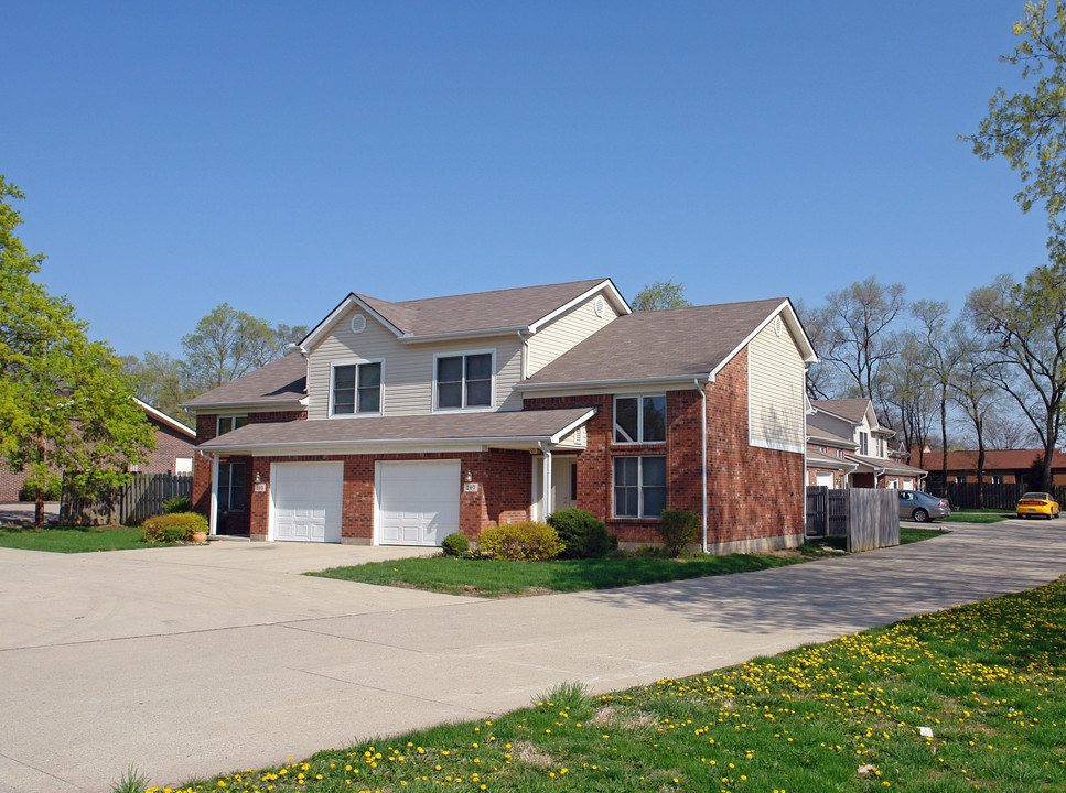 209 E Lake Ave in New Carlisle, OH - Foto de edificio