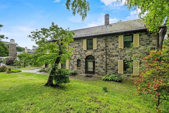 341 Furnace Dock Rd in Cortlandt, NY - Building Photo - Building Photo