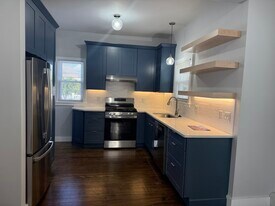 33 Rosegarden St in Warwick, RI - Building Photo