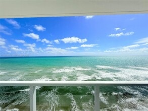 2751 S Ocean Dr in Hollywood, FL - Foto de edificio - Building Photo