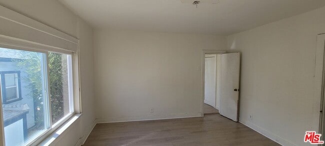 1240 S Lucerne Blvd in Los Angeles, CA - Building Photo - Building Photo