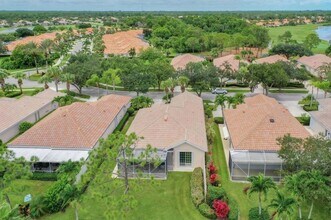 8533 SE Palm Hammock Ln, Unit 20 in Hobe Sound, FL - Foto de edificio - Building Photo