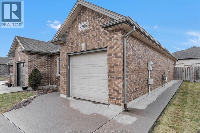 3205 Seville Ave in Windsor, ON - Building Photo - Building Photo
