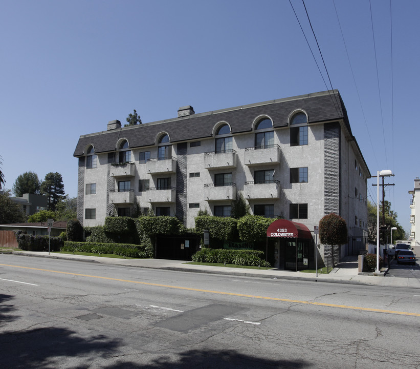 Coldwater Canyon in Studio City, CA - Foto de edificio