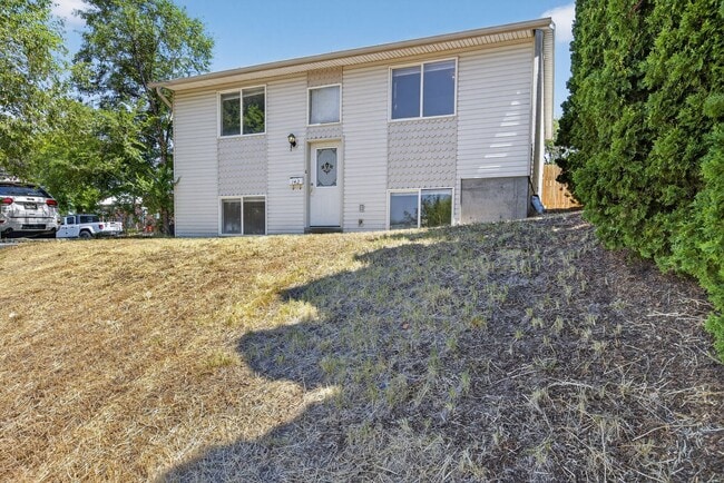 property at 142 N 16th Ave
