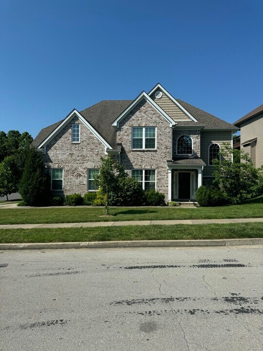 290 Manitoba Ln in Lexington, KY - Building Photo