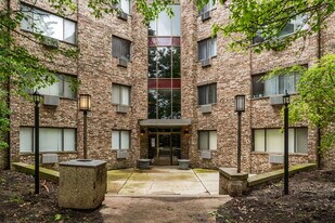 5306 N Cumberland Ave in Chicago, IL - Building Photo