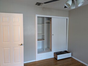 16045 Leadwell St in Van Nuys, CA - Foto de edificio - Building Photo