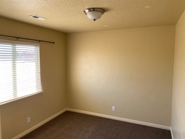 property at 871 W Prairie Dog Way