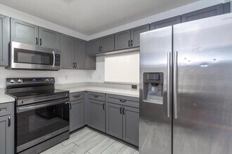 12946 Trade Port Pl in Riverview, FL - Building Photo - Building Photo