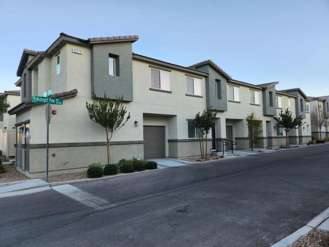 12170 Midnight Pine Rd in Las Vegas, NV - Building Photo - Building Photo