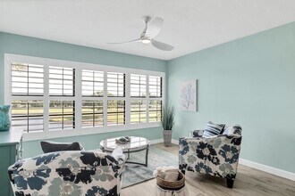 33 Plantation Dr, Unit 205 in Vero Beach, FL - Building Photo - Building Photo