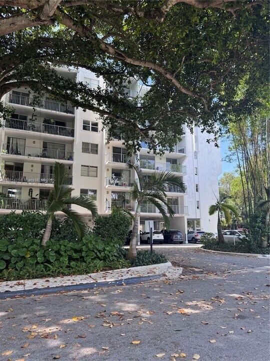 700 NE 63rd St in Miami, FL - Building Photo