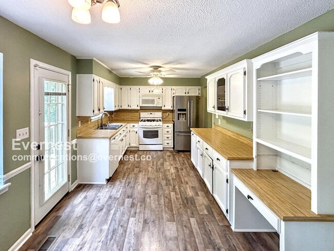 1384 Belmont Ln in Helena, AL - Building Photo - Building Photo