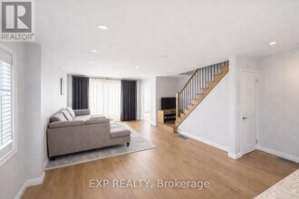 150 Overlea Dr in Kitchener, ON - Building Photo - Building Photo