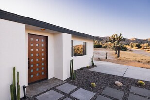7370 North Park in Yucca Valley, CA - Building Photo