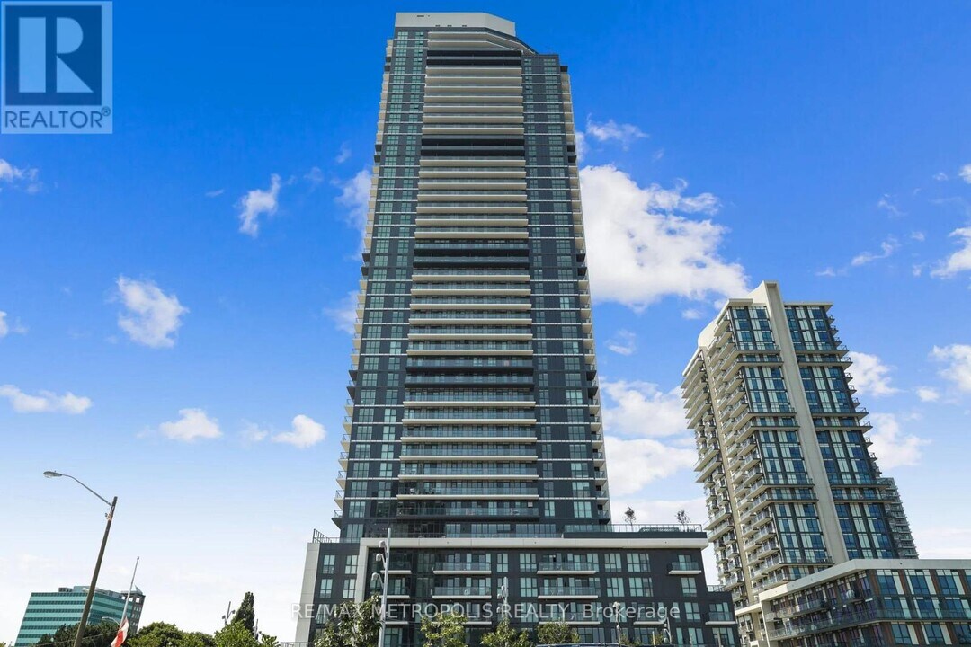 325-T325 Yorkland Blvd in Toronto, ON - Building Photo