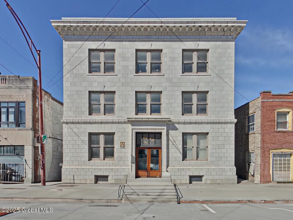 148 Barrett St in Schenectady, NY - Building Photo