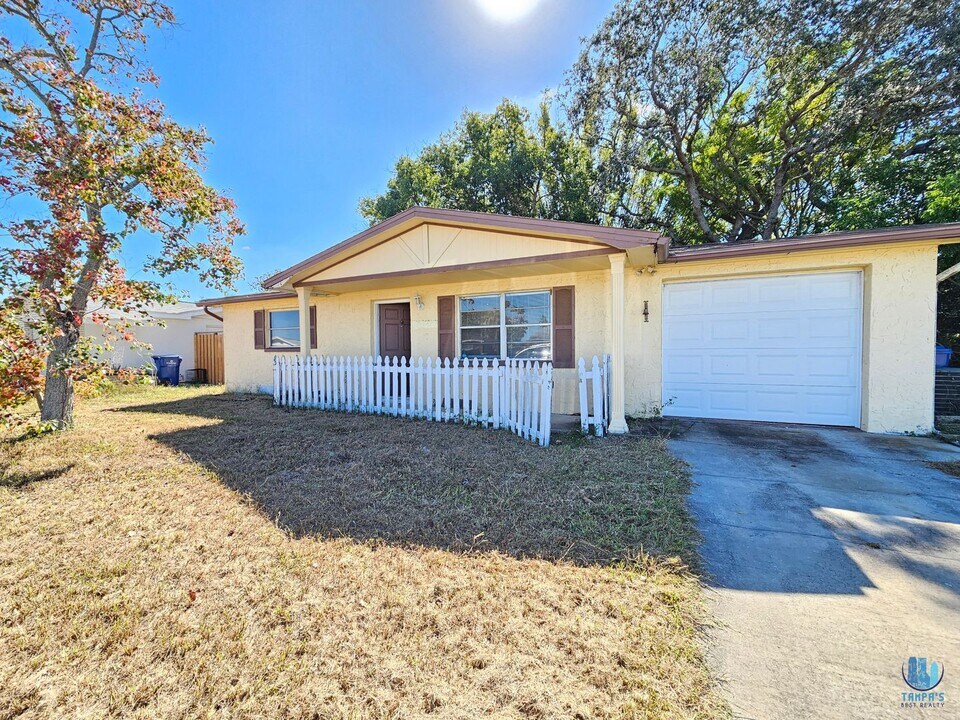 3048 Coldwell Dr in Holiday, FL - Building Photo