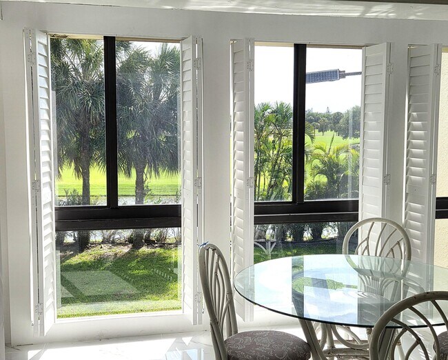 1731 Presidential Way in West Palm Beach, FL - Building Photo - Building Photo