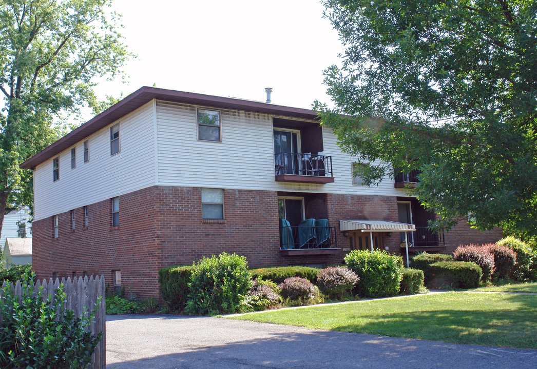 1135 Western Ave in Albany, NY - Building Photo