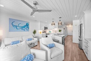 17735 Front Beach Rd in Panama City Beach, FL - Building Photo