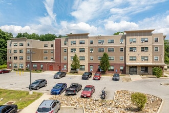 Stoney Pointe Commons in Akron, OH - Building Photo - Building Photo