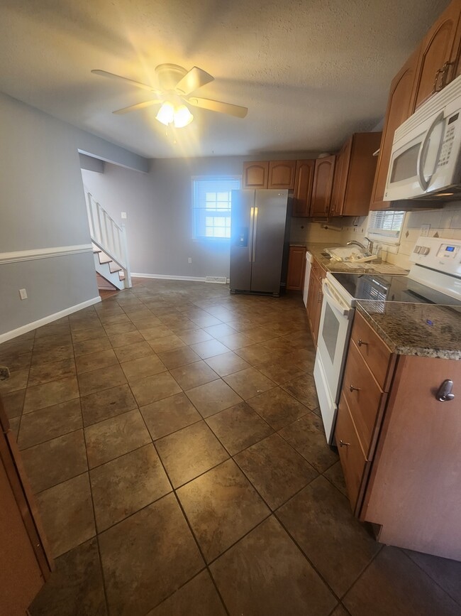 139 Pike St in Gum Spring, VA - Foto de edificio - Building Photo