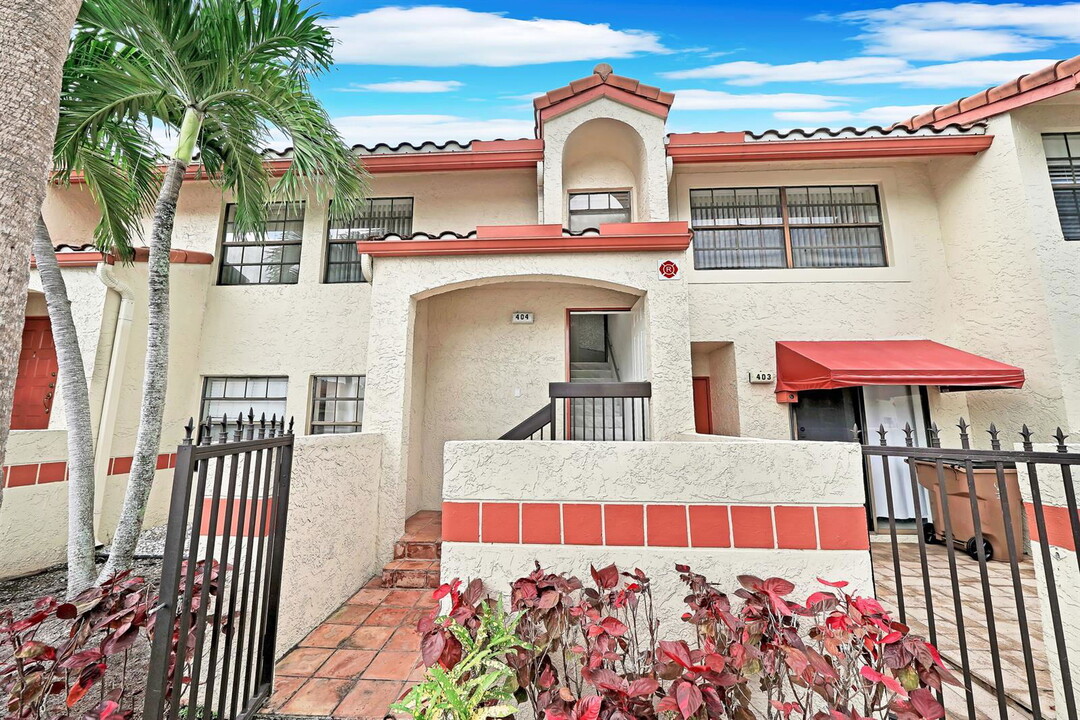 404 Congressional Way in Deerfield Beach, FL - Building Photo