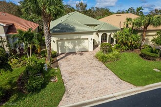 3460 Lakeview Isle Ct in Ft. Myers, FL - Foto de edificio - Building Photo