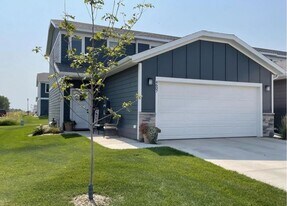 4607 E Leubecher Pl in Sioux Falls, SD - Building Photo