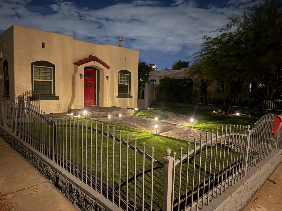 2322 North 8th St in Phoenix, AZ - Building Photo