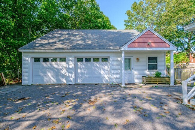 22 Cedar St-Unit -Garage Unit A in Brunswick, ME - Building Photo - Building Photo