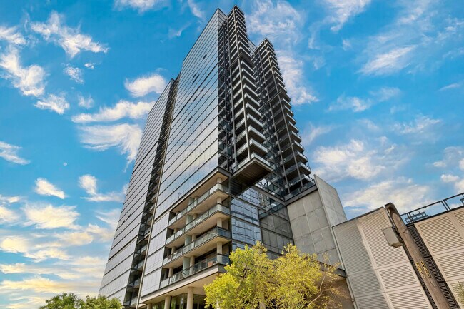 property at 860 W Blackhawk St