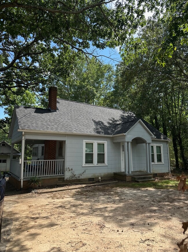1909 2nd Ave SW in Hickory, NC - Building Photo - Building Photo