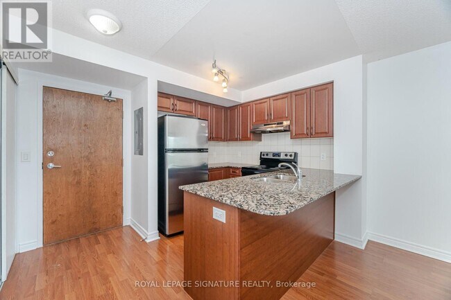 60 Fairfax Crescent in Toronto, ON - Building Photo - Building Photo