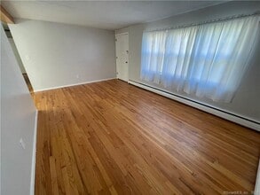 67 Noank Ledyard Rd in Groton, CT - Building Photo - Building Photo