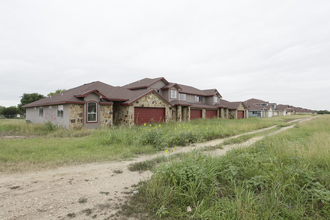 4004 April Breeze in Von Ormy, TX - Building Photo