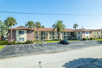 Golfview Apartments in Daytona Beach, FL - Building Photo - Building Photo