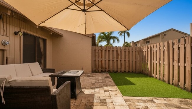 2056 SW 81st Way in Davie, FL - Building Photo - Building Photo