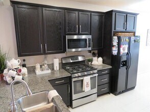 4821 Tusk Way in Elk Grove, CA - Building Photo - Building Photo