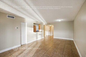 4978 NW 97th Pl in Doral, FL - Foto de edificio - Building Photo