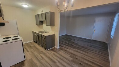 6300 Jeffrey Dr in Louisville, KY - Building Photo - Building Photo