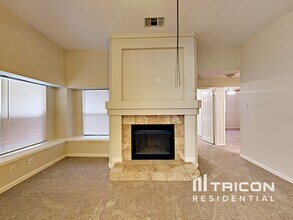 7439 Longing Trail in San Antonio, TX - Building Photo - Building Photo